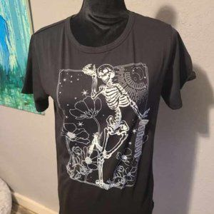 Black Dancing Skeleton Flowers Graphic T-Shirt Size XL NWT